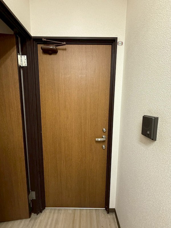 鈴文ビル 玄関