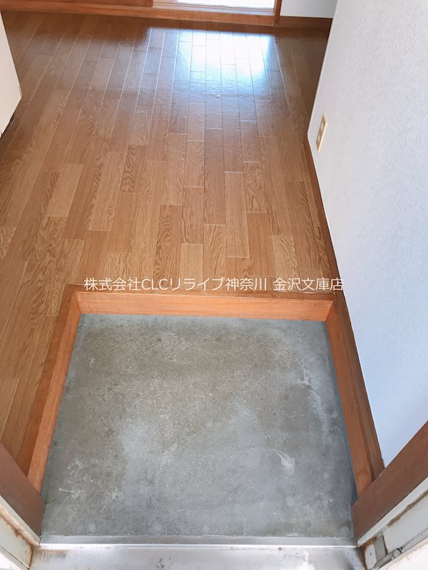 西方アパート 玄関