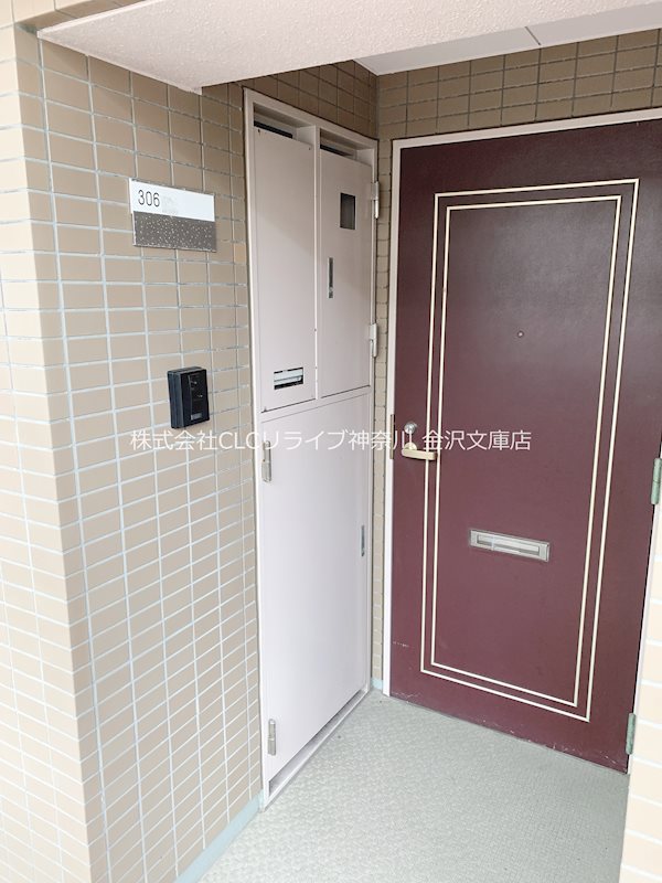 ロワイヤルパレス 玄関