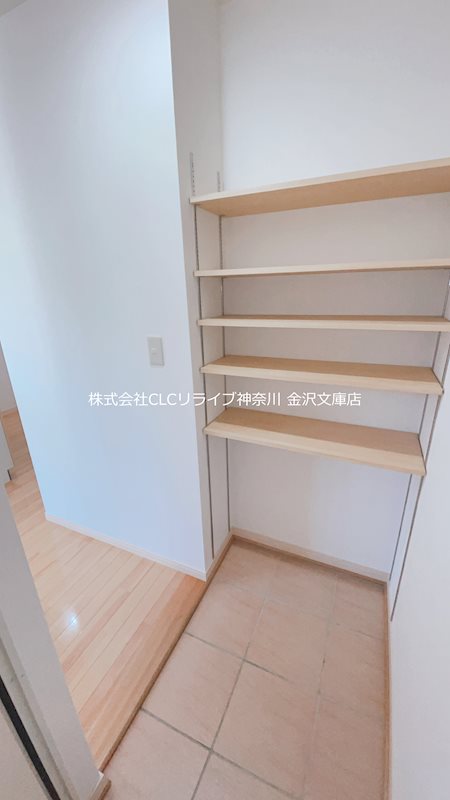 メゾンドルミエール 玄関