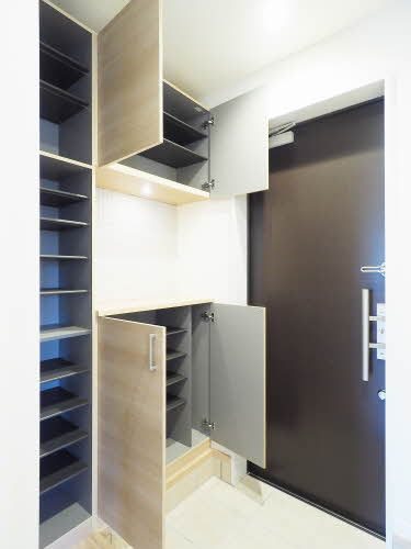 ふぁみりありんくうＣ 玄関