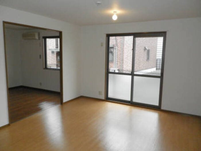 サニーサイドIZUMI B棟 リビング