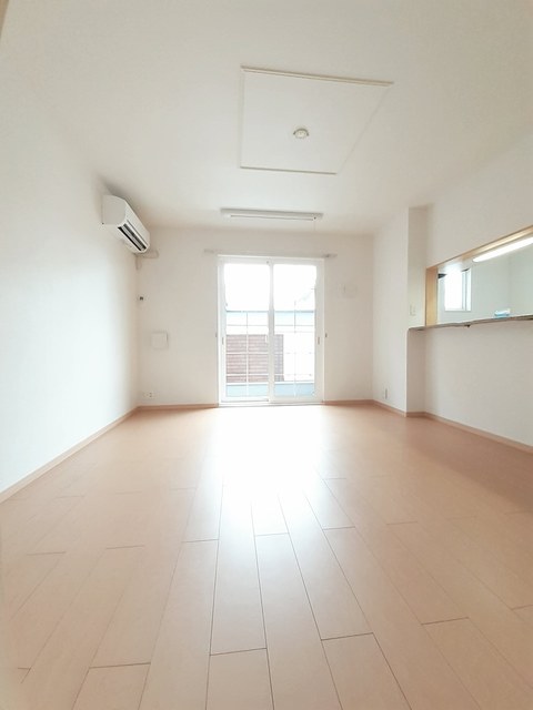 サン・ブリ－ゼ リビング