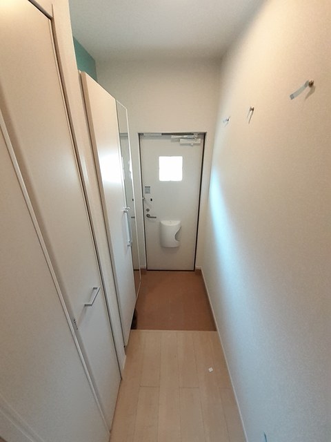 モデルヌ・シス 玄関