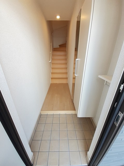 ソフィア根耒Ⅱ 玄関