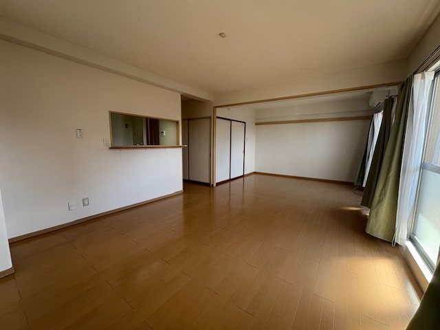 ヒュース泉佐野 リビング