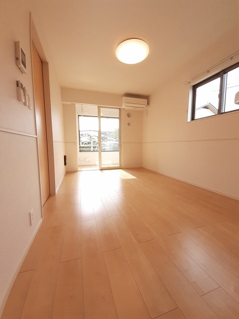 ケーズコート　鶴原Ⅱ リビング