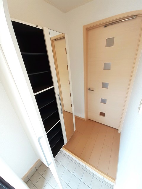 ベル・ラフレシ－ルＢ 玄関