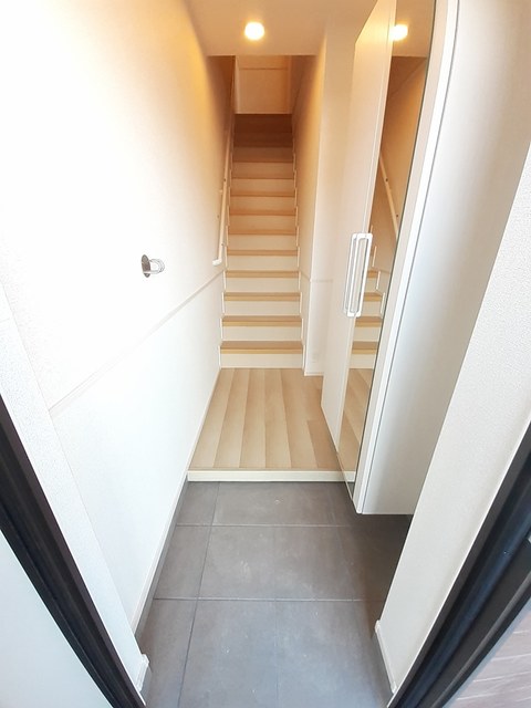 クルールＥ 玄関