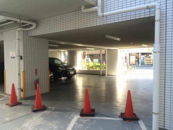 カスタリア中野 駐車場