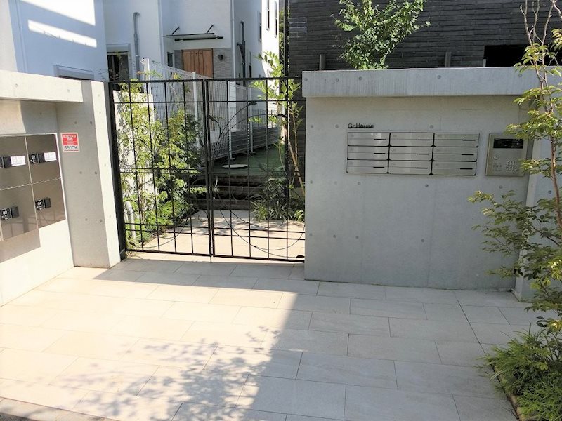 G-House エントランス