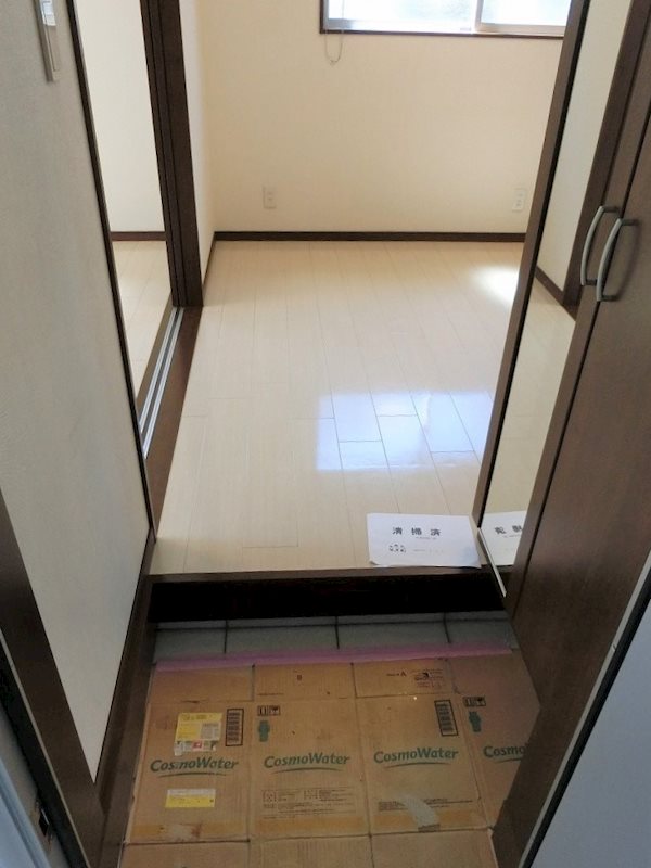 メゾン7番館 玄関