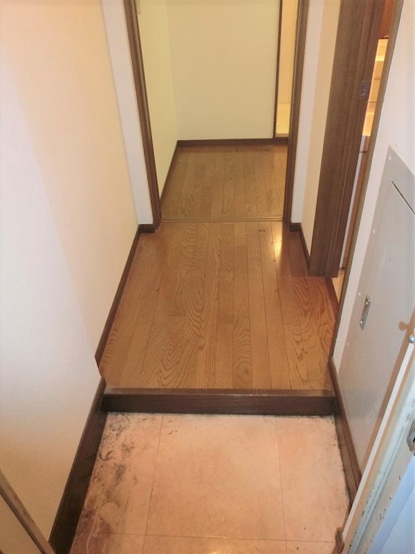 フラワー東高円寺 玄関