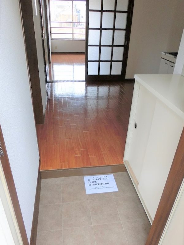 ハウスシャラ 玄関