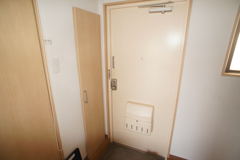 白岩ビル 玄関