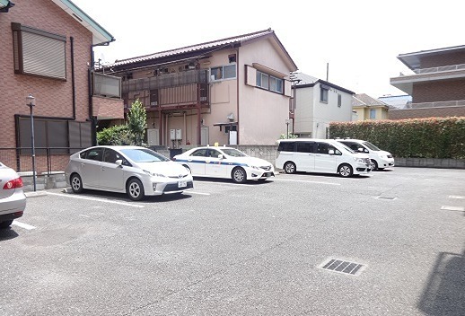 サン・フォーレスト 駐車場