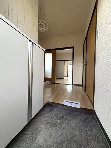マルイ荘 玄関