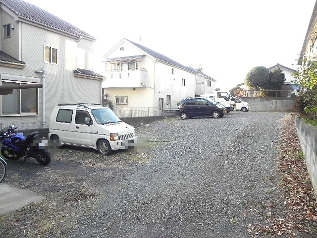 メゾンド東大和 駐車場