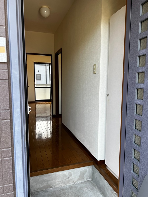ポーシェ三月内　A 玄関