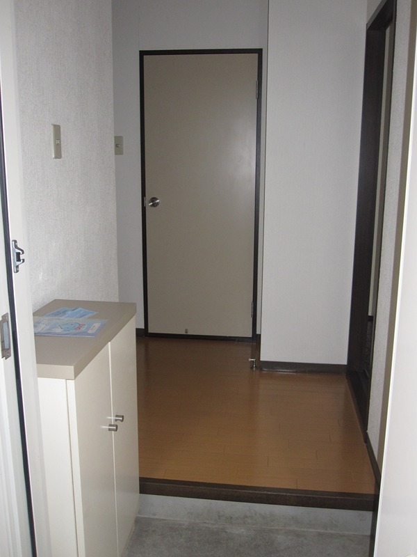 ラポール西中央 玄関