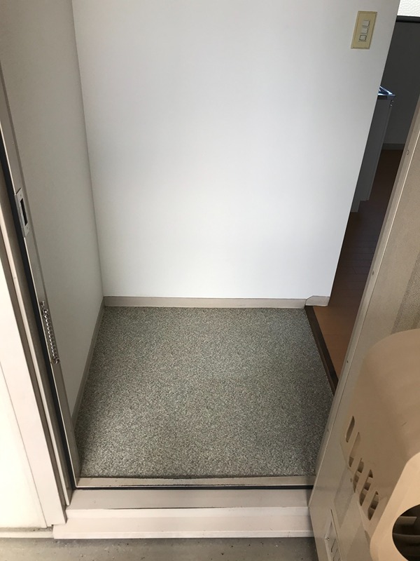 メゾン道場 玄関
