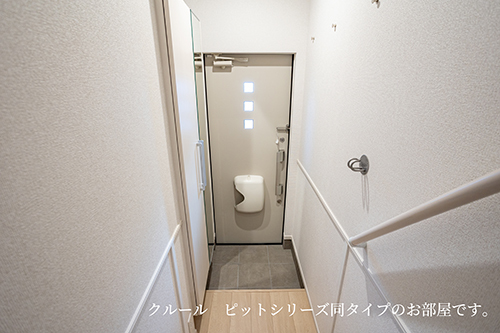 ゴールド　ティアラ 玄関