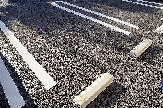 ゴールド　ティアラ 駐車場