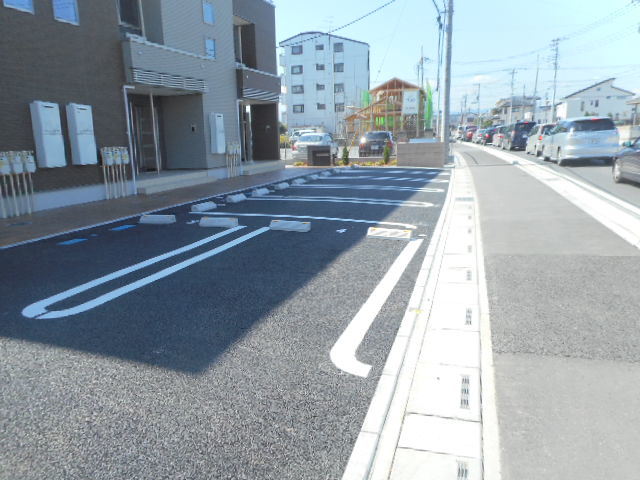 ピオニーガーデン 駐車場