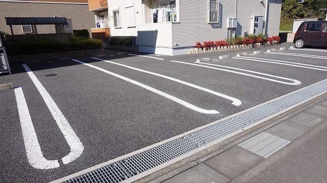 クロノス　Ⅱ 駐車場