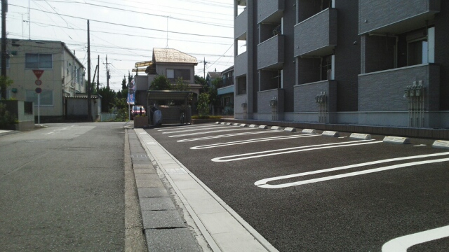 アルコバレノ 駐車場