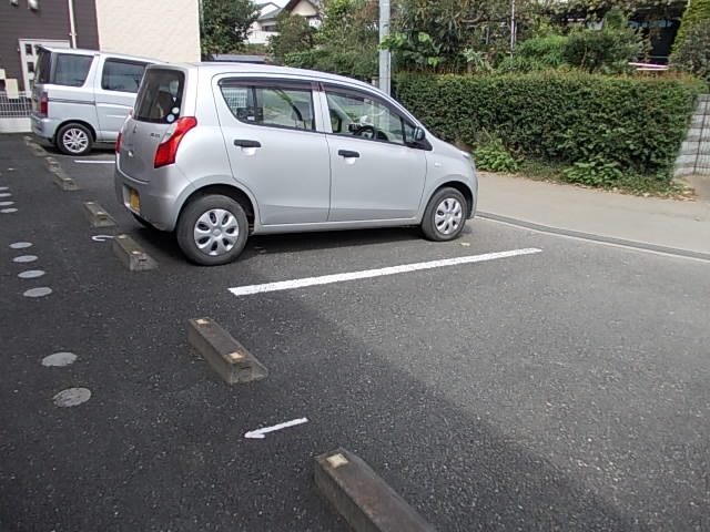 ティアラ 駐車場