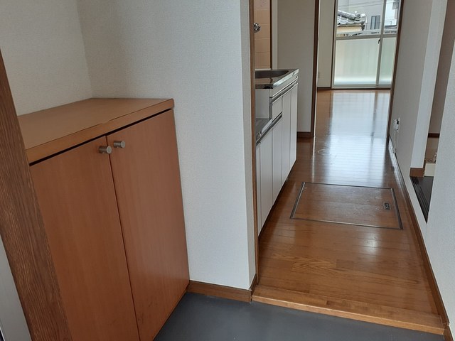 ティアラ 玄関