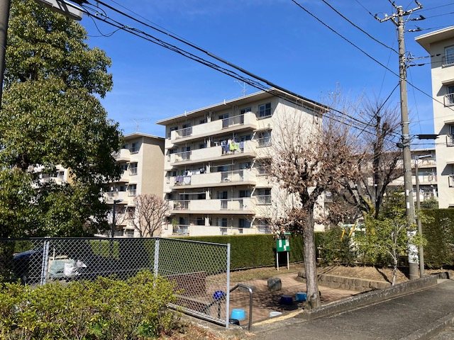 寺尾台団地　13号棟 外観
