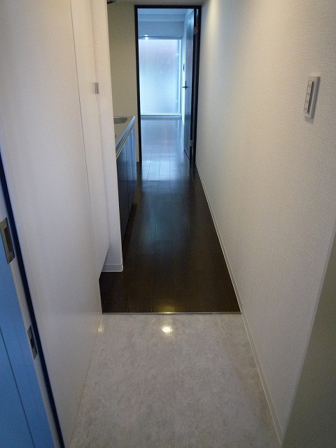 グランコスモ今出川 玄関