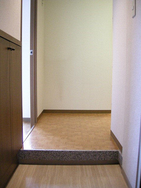 グランコスモ鴨川 玄関