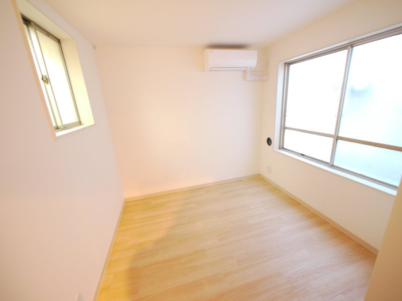 なるせビル 玄関