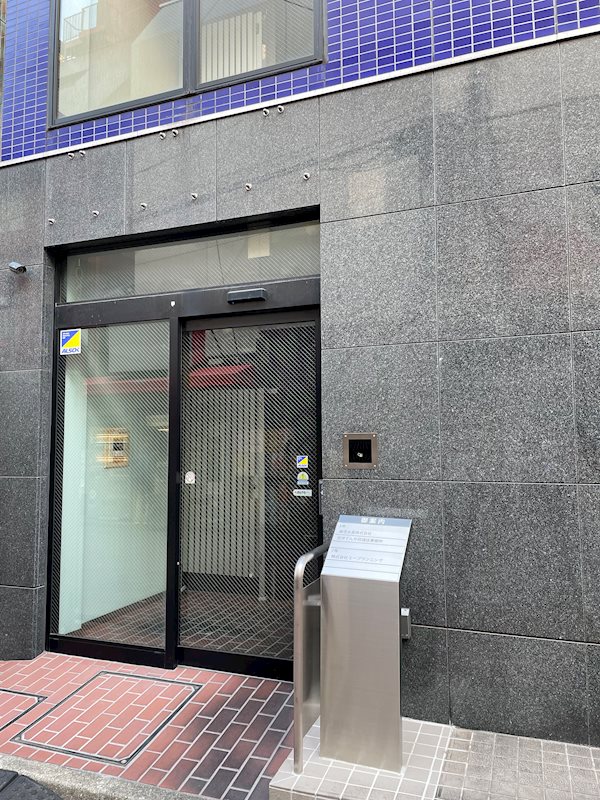丸三ビル 玄関