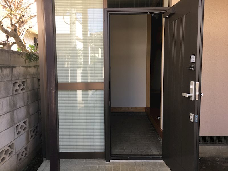 成田東三丁目戸建 玄関