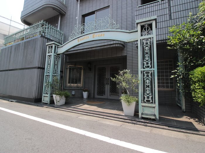 ラスターハウス 玄関