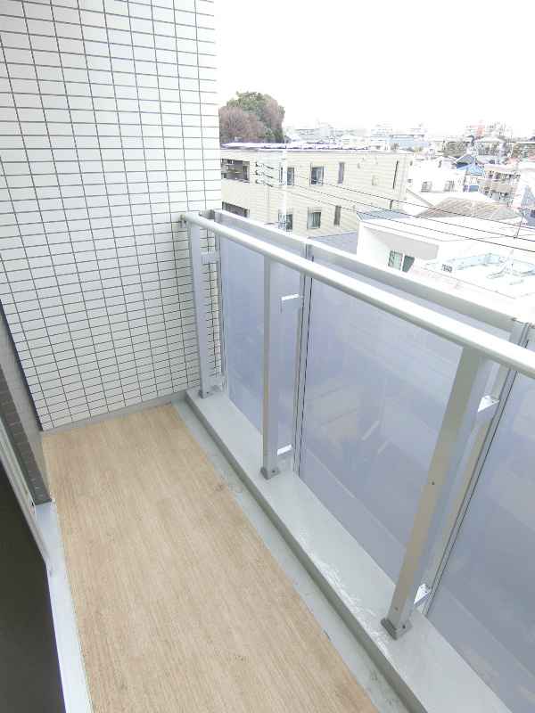 ディアレイシャス三軒茶屋  ベランダ