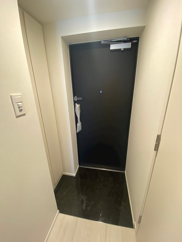 メイクス若松河田 玄関