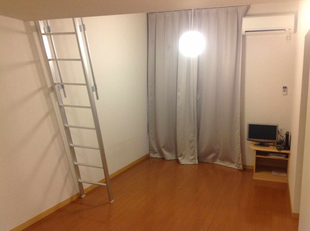 レオパレスアットホーム 玄関
