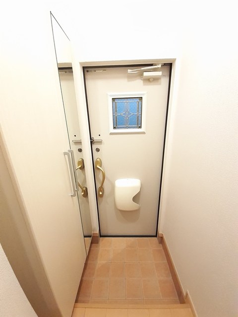 ワイズガーデン 玄関