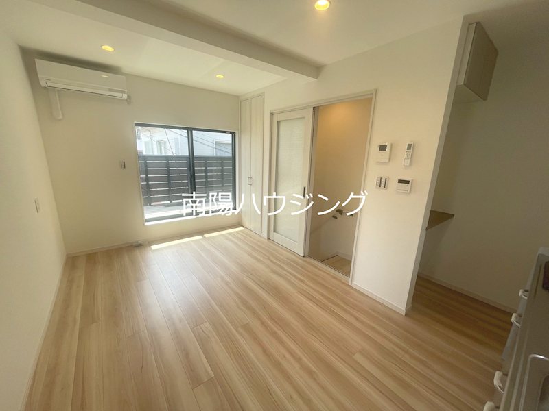 成城6丁目貸家 リビング