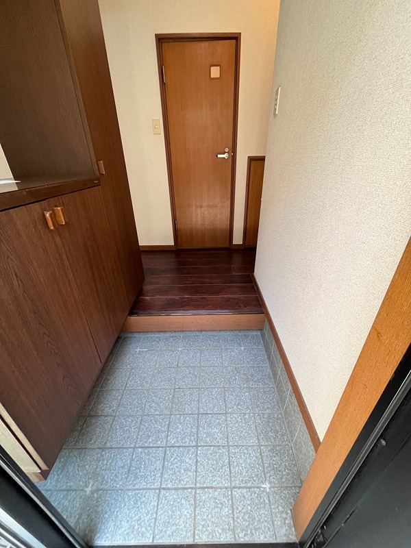 中野区中野5丁目戸建 玄関