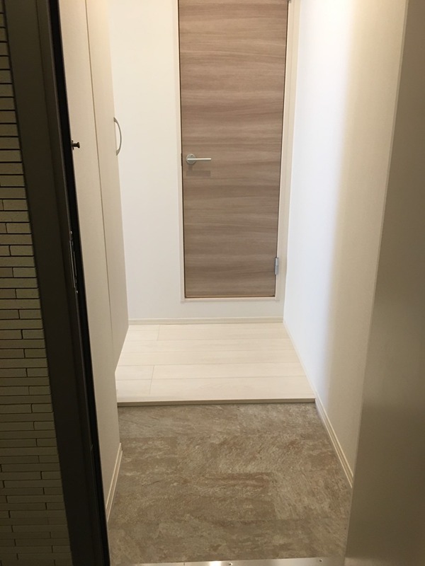 M Maison 明大前 玄関