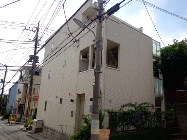 レオネクストマードレ 301号室 外観