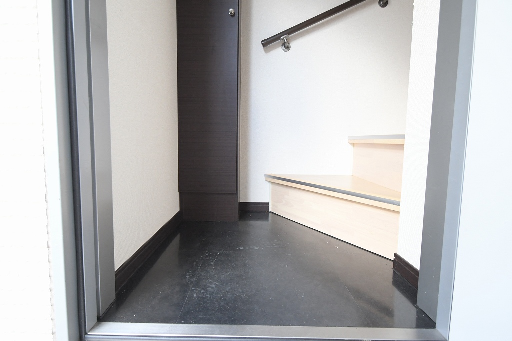 レオネクスト千代 玄関