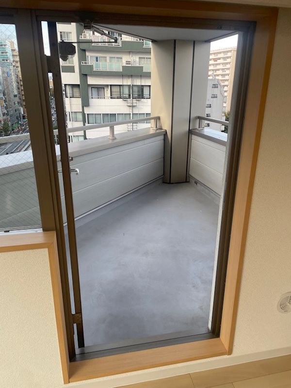 コンフォート東新宿 ベランダ