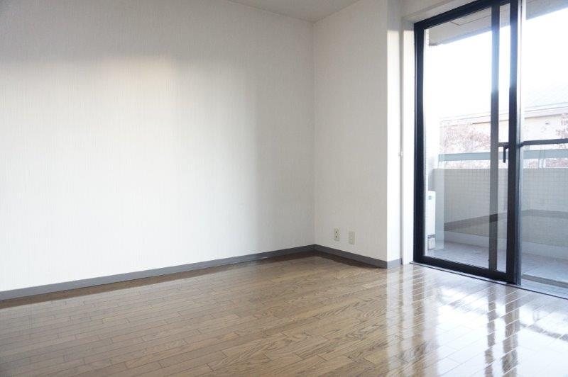 ウィスタリアコートＣ リビング